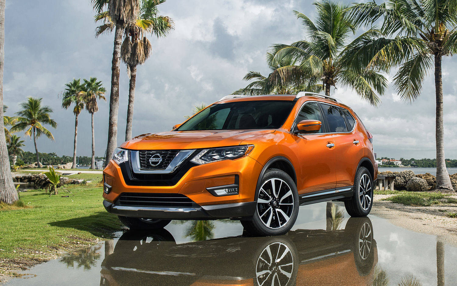 Comparison Nissan Rogue 2017 vs Nissan Qashqai Black Edition 2017 SUV Drive Comparison Nissan Rogue 2017 vs Nissan Qashqai Black Edition 2017 SUV Drive